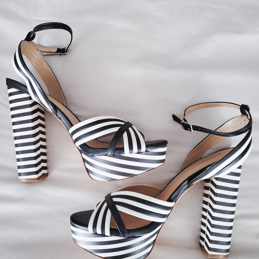 •NEW Black and White Stripe Platform Shoes